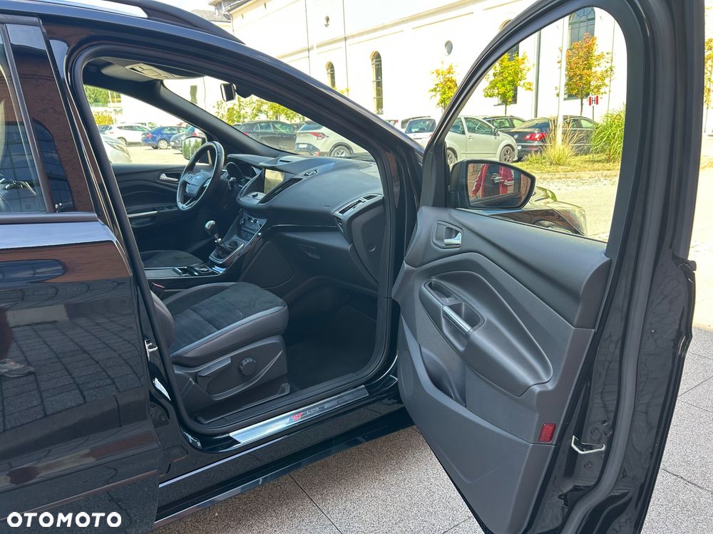 Ford Kuga 1.5 EcoBoost 2x4 ST-Line - 16