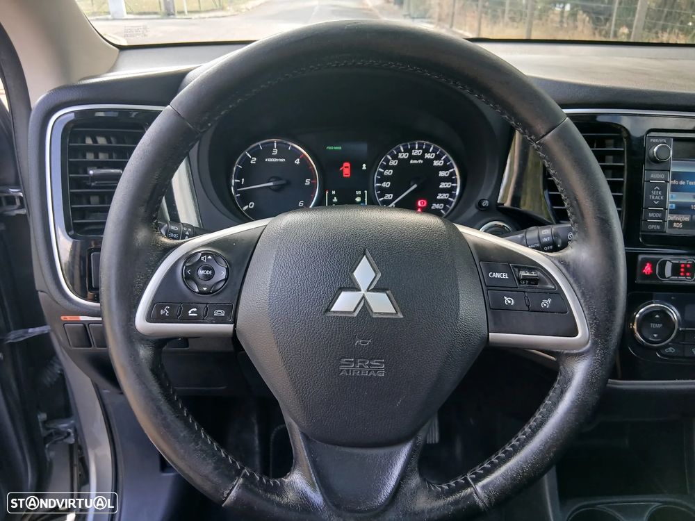 Mitsubishi Outlander 2.2 DI-D Instyle Navi - 14
