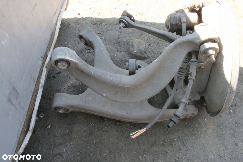 wahacz prawy tył Audi A4 B8 2.7 TDI - 2