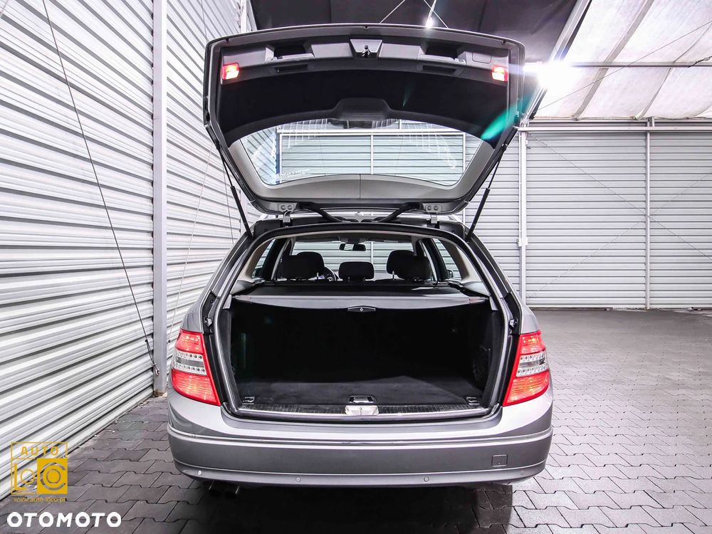 Mercedes-Benz Klasa C 180 CGI Automatik BlueEFFICIENCY Elegance - 13