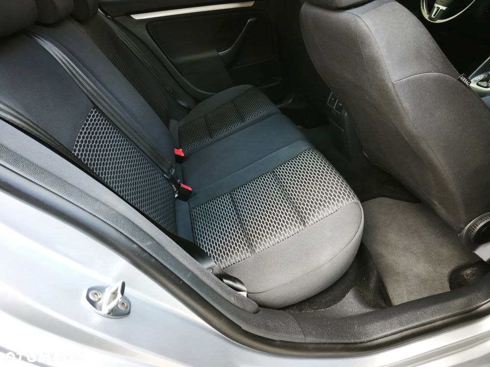 Volkswagen Golf 1.6 TDI Comfortline DSG - 13
