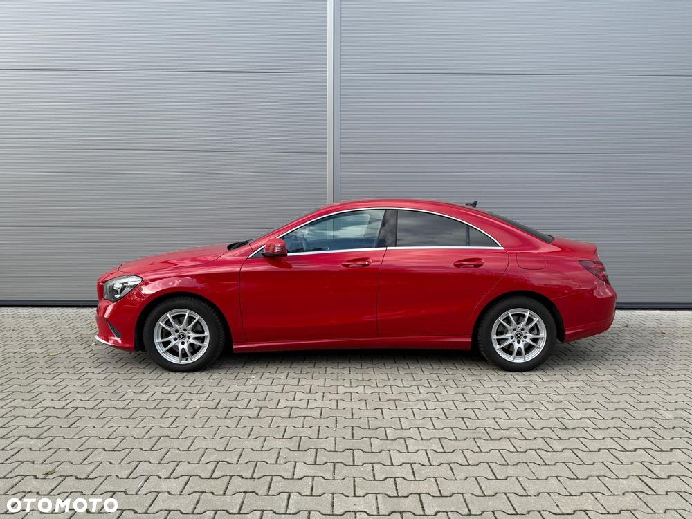 Mercedes-Benz CLA 180 7G-DCT - 4