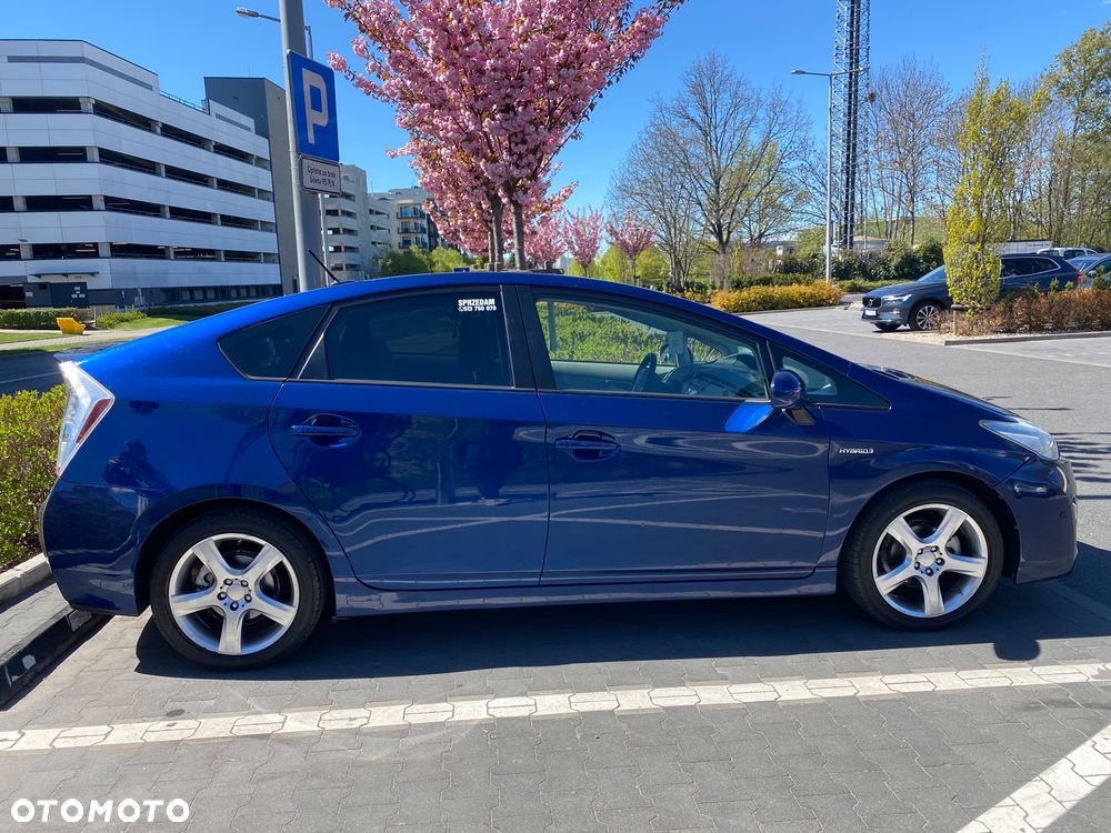 Toyota Prius (Hybrid) - 3