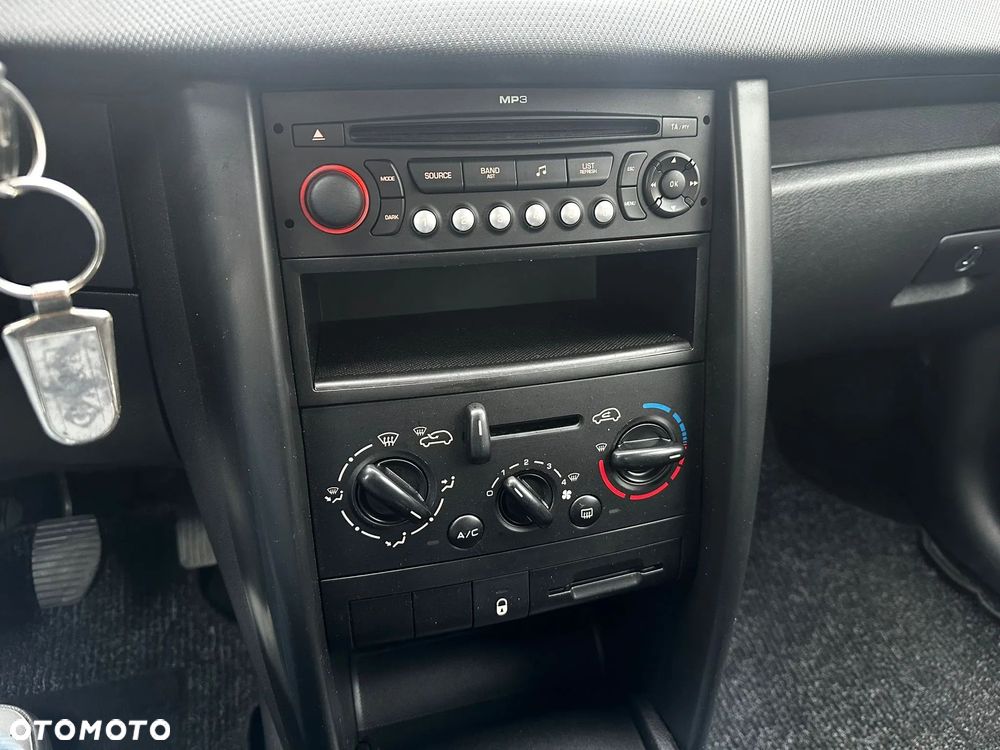 Peugeot 207 75 Urban Move - 27
