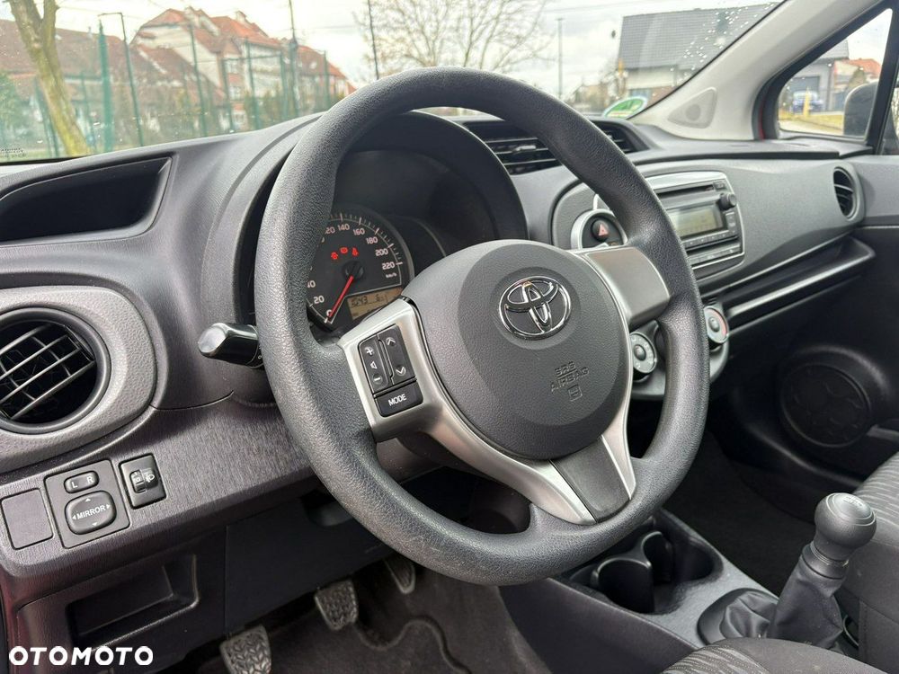 Toyota Yaris - 24