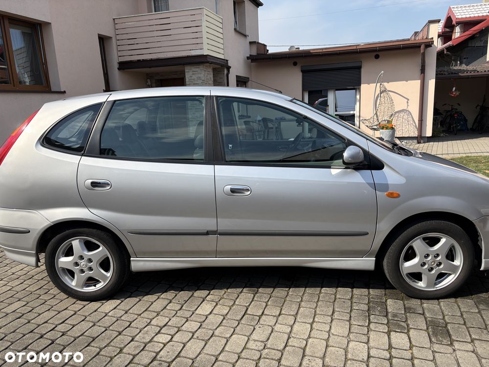 Nissan Almera Tino - 4