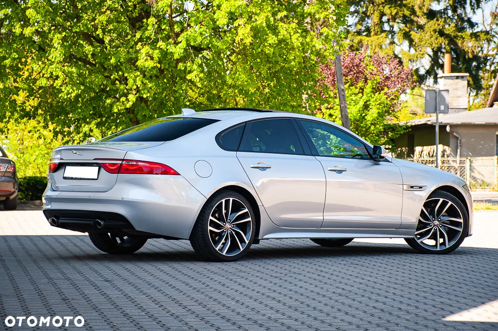 Jaguar XF 2.0 T R-Sport - 13