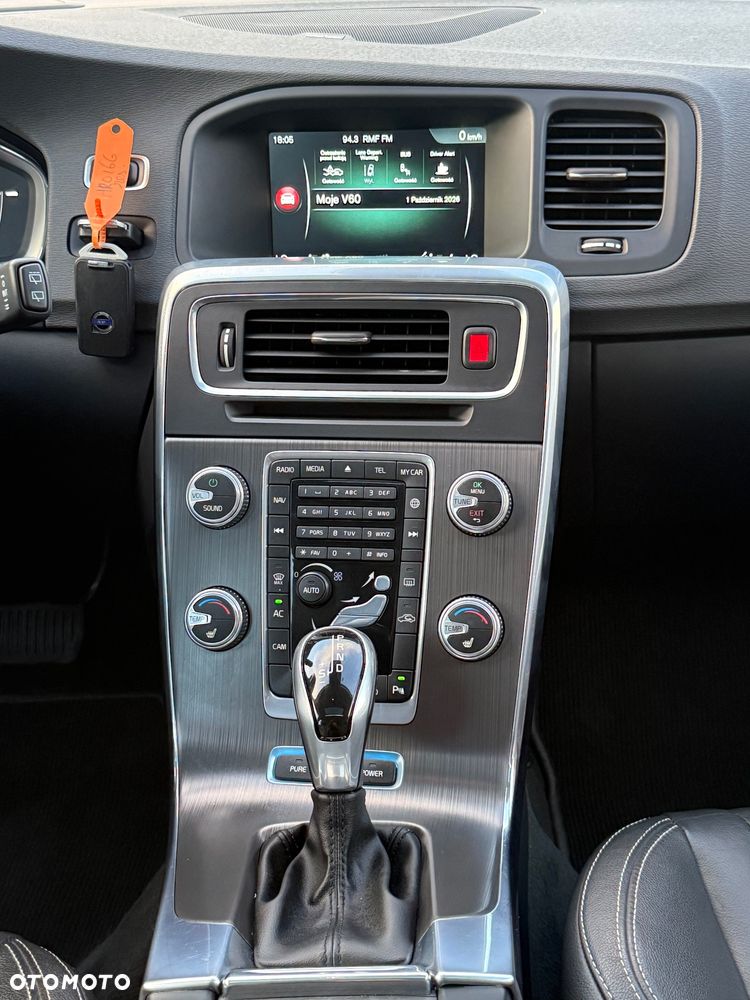 Volvo V60 D6 AWD Plug-in Hybrid Summum - 35