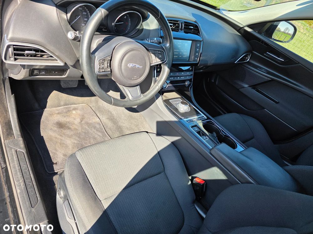 Jaguar XE E-Performance Pure - 13
