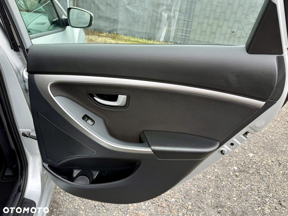 Hyundai i30 blue Kombi 1.6 GDi Passion - 36