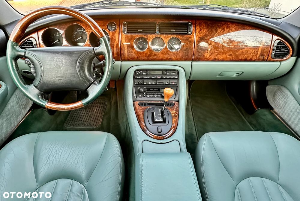Jaguar XK8 Coupe - 5