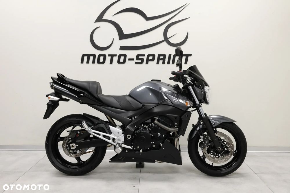 Suzuki GSR