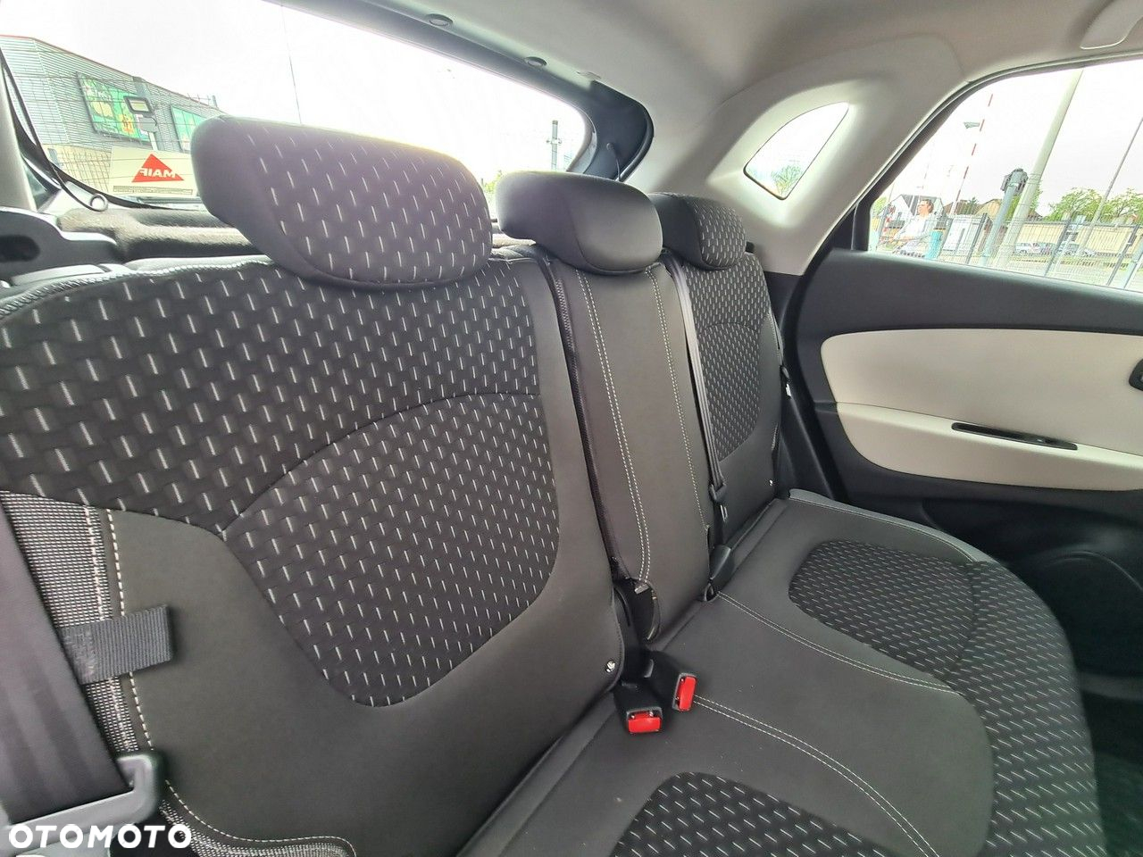 Renault Captur 1.2 TCe Intens EDC - 28