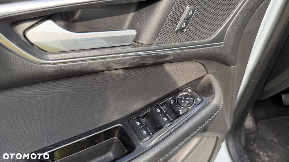 Ford S-Max - 11
