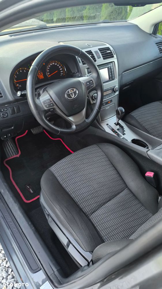 Toyota Avensis 1.8 Sol NAVI MS - 10