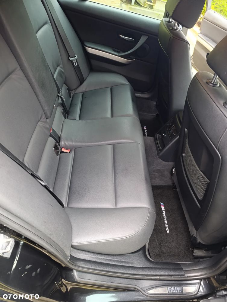 BMW Seria 3 330d xDrive DPF Touring - 14