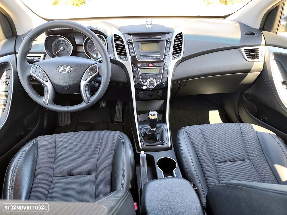 Hyundai i30 1.6 CRDI STyle J17 - 15