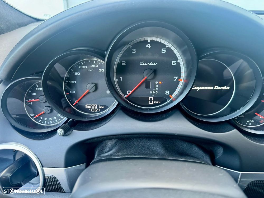 Porsche Cayenne Turbo - 26