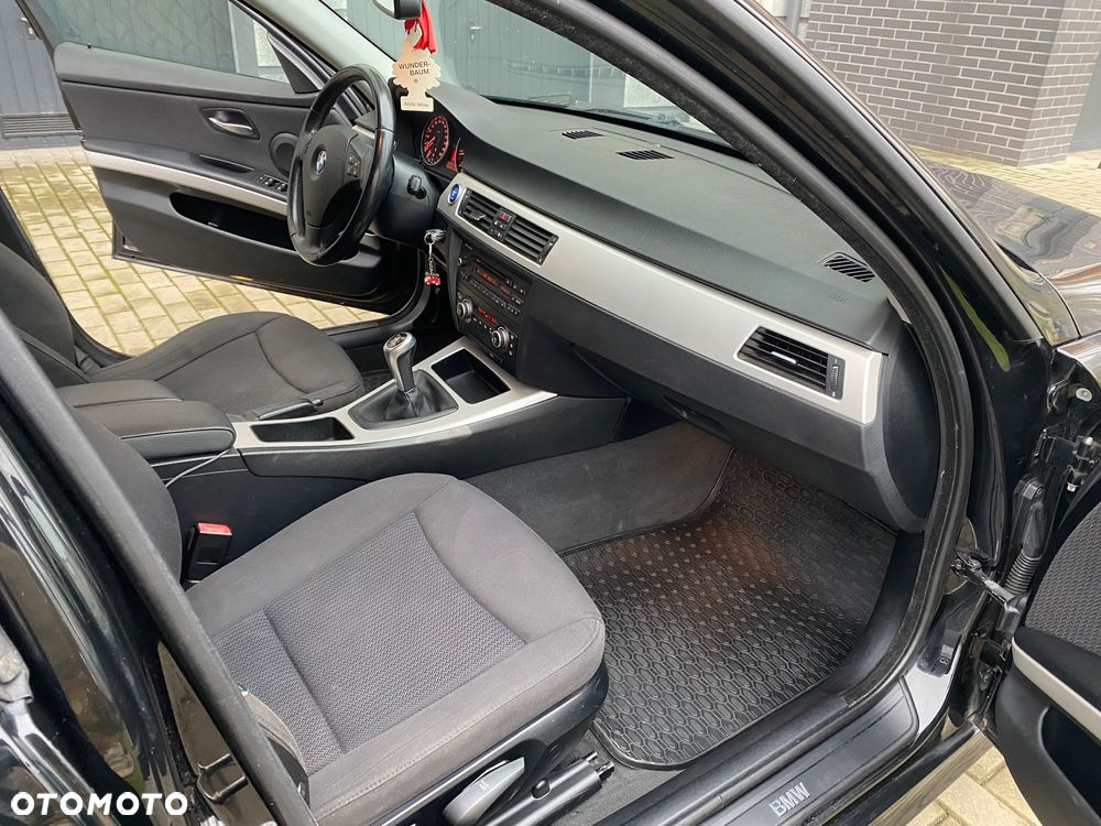 BMW Seria 3 318i - 11