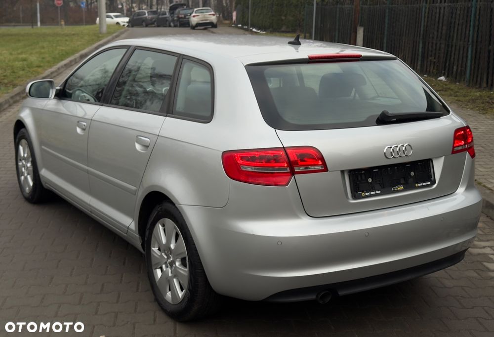 Audi A3 Sportback 1.6 TDI DPF Ambiente - 6
