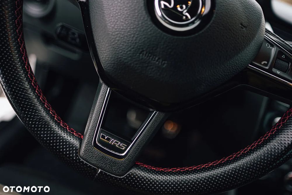 Skoda Octavia 2.0 TDI DSG RS - 24