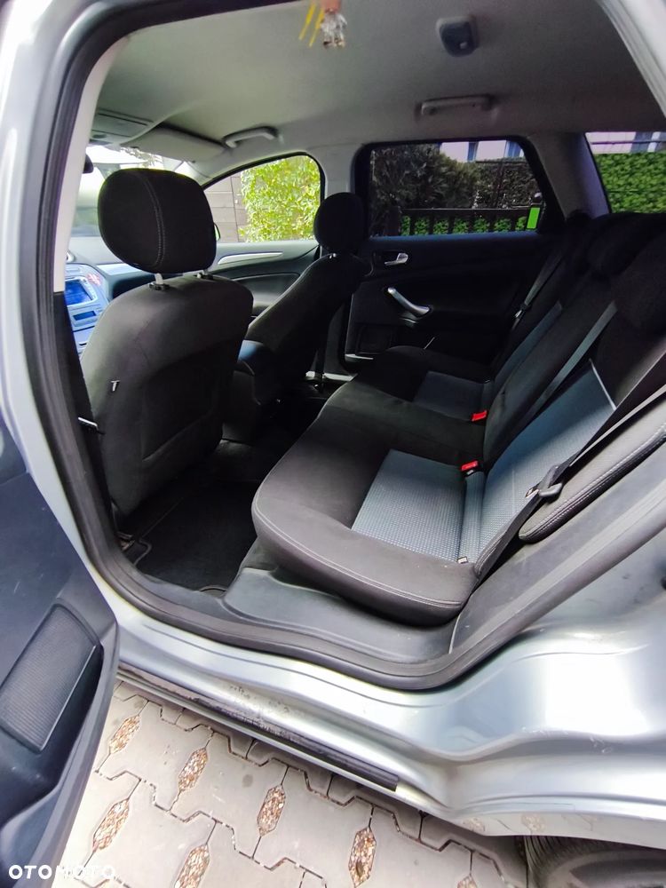 Ford Mondeo 2.0 TDCi Ghia - 11