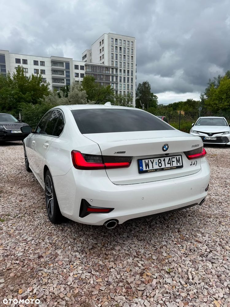BMW Seria 3 330i Sport Line - 4