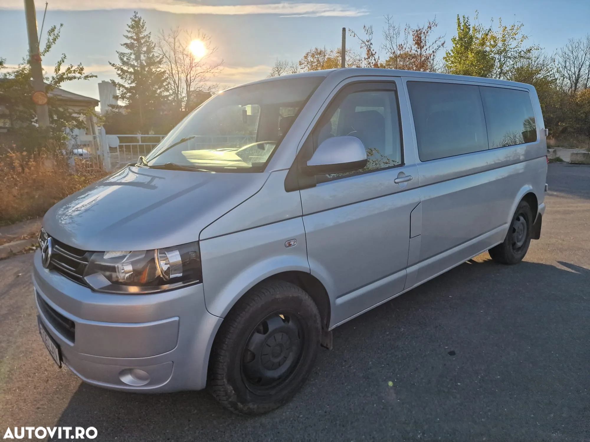 Volkswagen Caravelle - 3