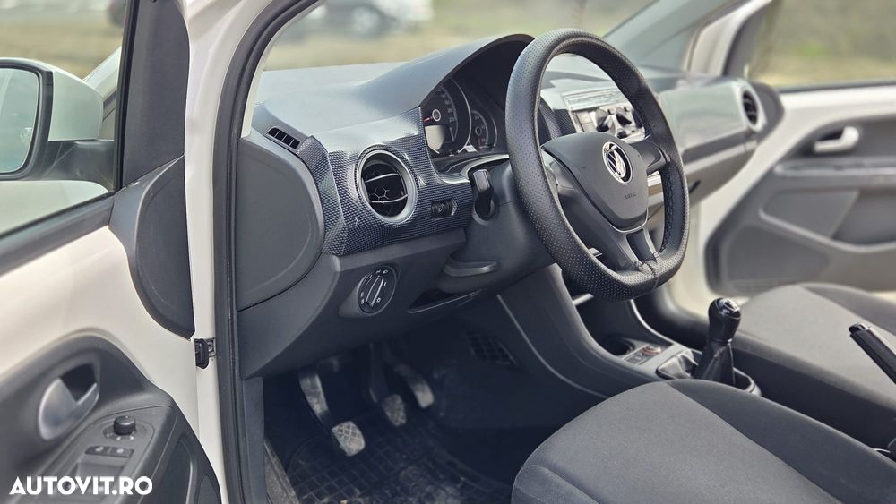 Volkswagen up! 1.0 MPI High - 14