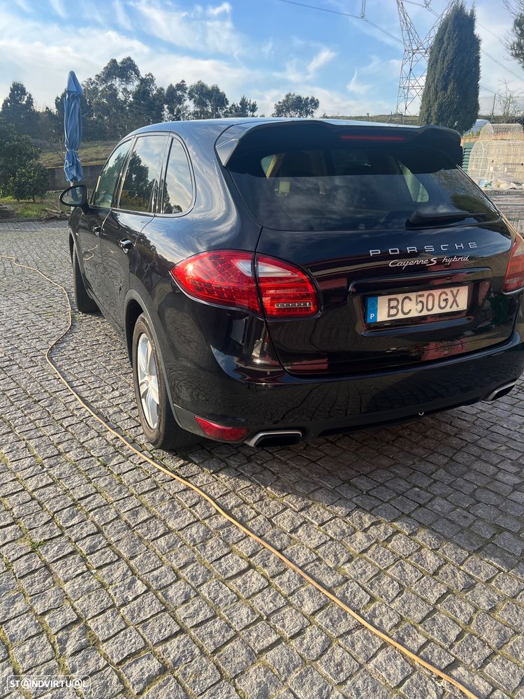 Porsche Cayenne S - 2
