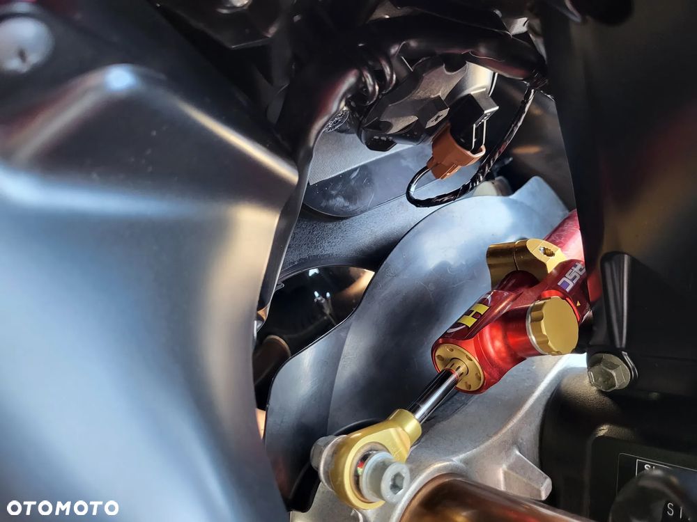 Suzuki GSX-R - 19