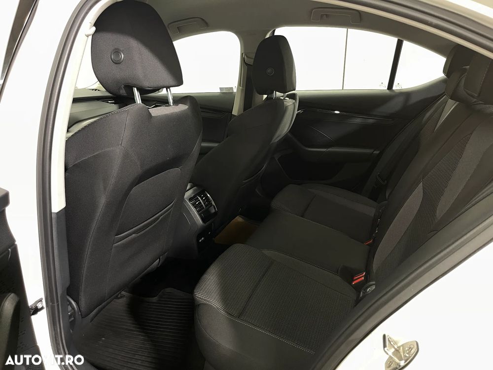 Skoda Octavia 2.0 TDI DSG Ambition - 12
