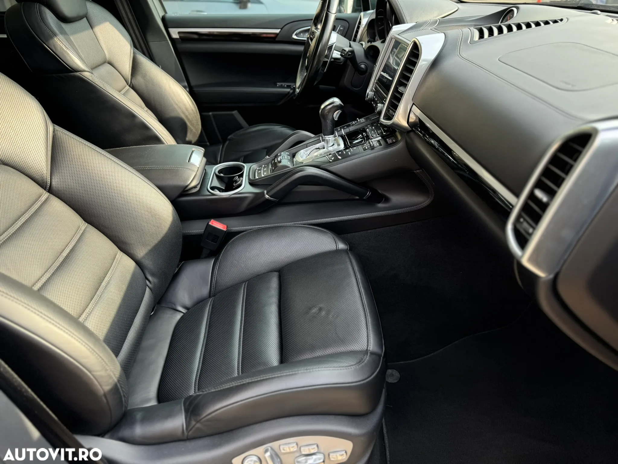 Porsche Cayenne - 29