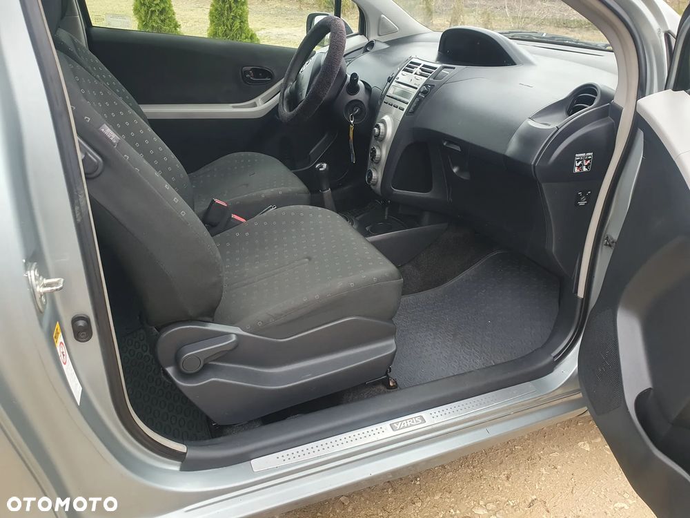 Toyota Yaris - 16