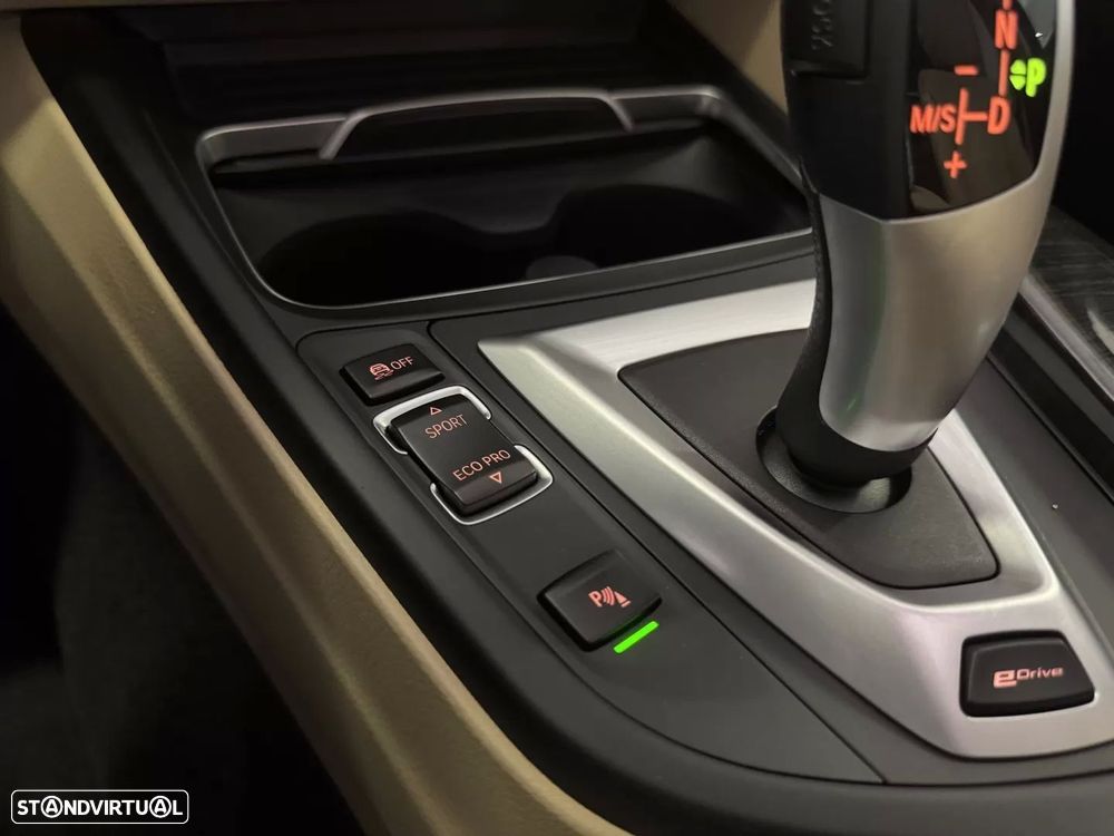 BMW 330 e iPerformance Line Luxury - 47