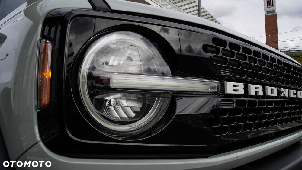 Ford Bronco - 12