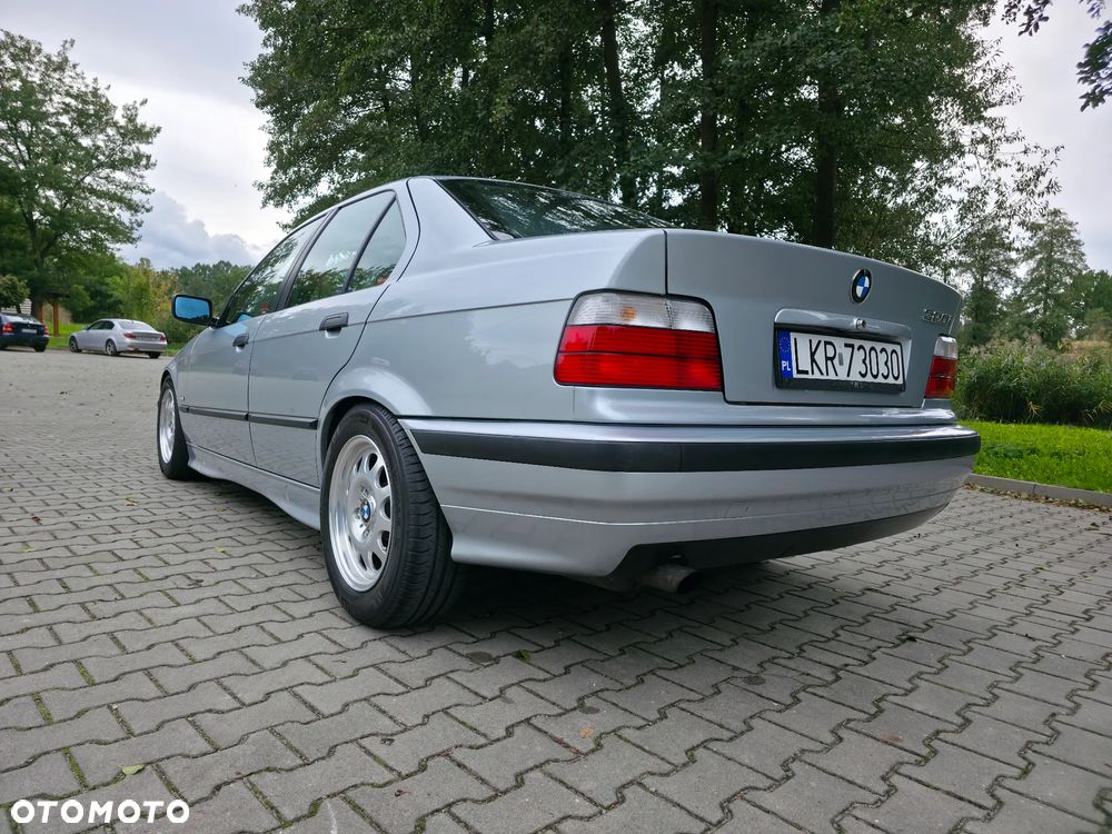 BMW Seria 3 320i - 14