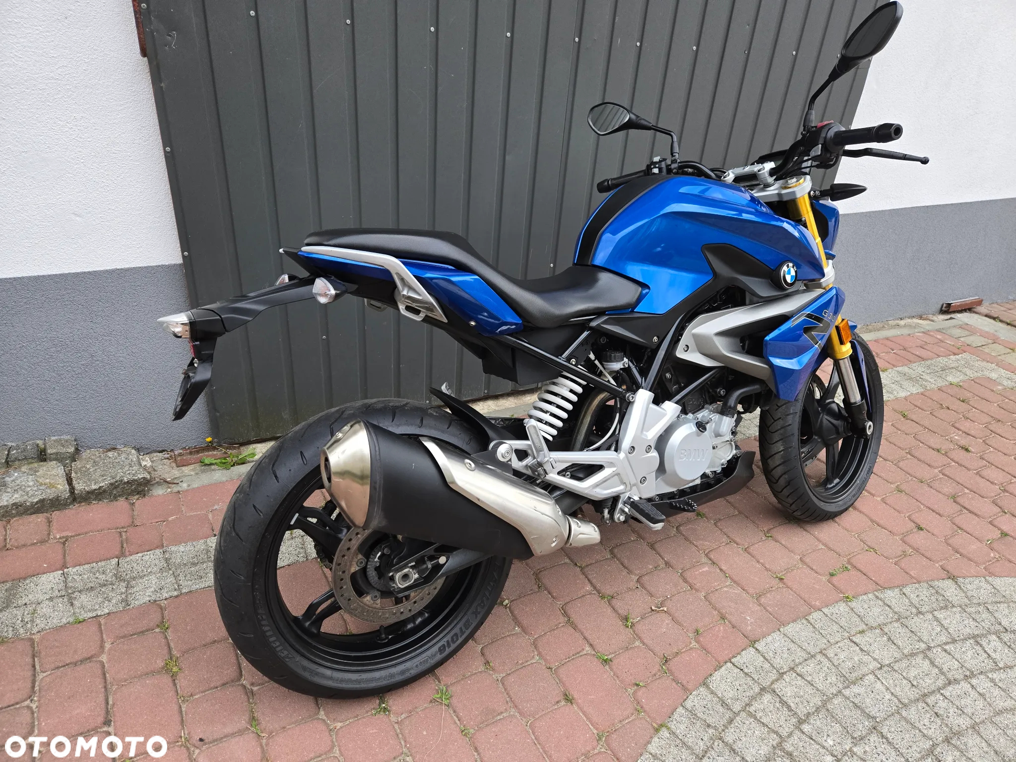 BMW G - 8