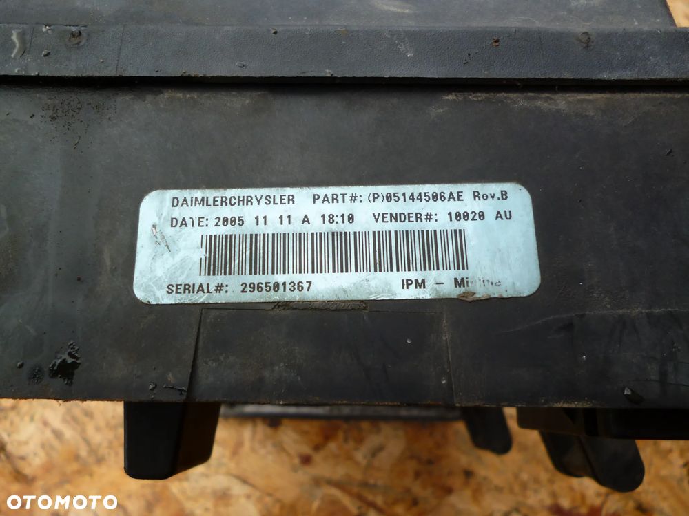 CHRYSLER GRAND VOYAGER IV SKRZYNKA BEZPIECZNIKÓW - 4