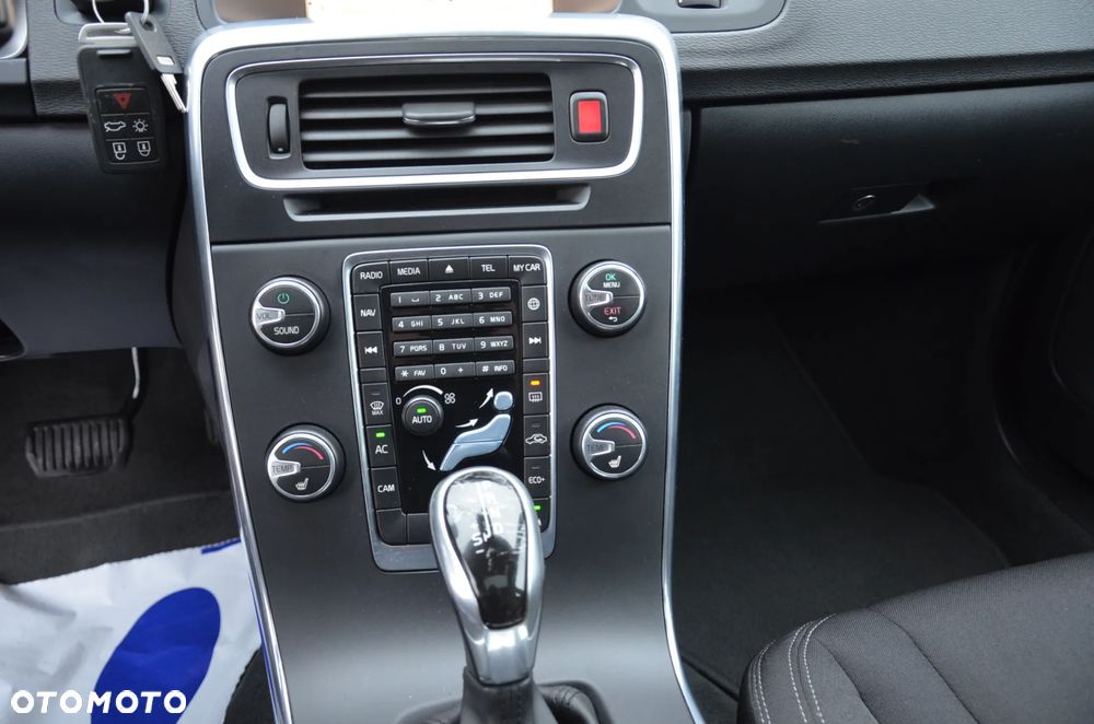 Volvo V60 D4 Geartronic Momentum - 30