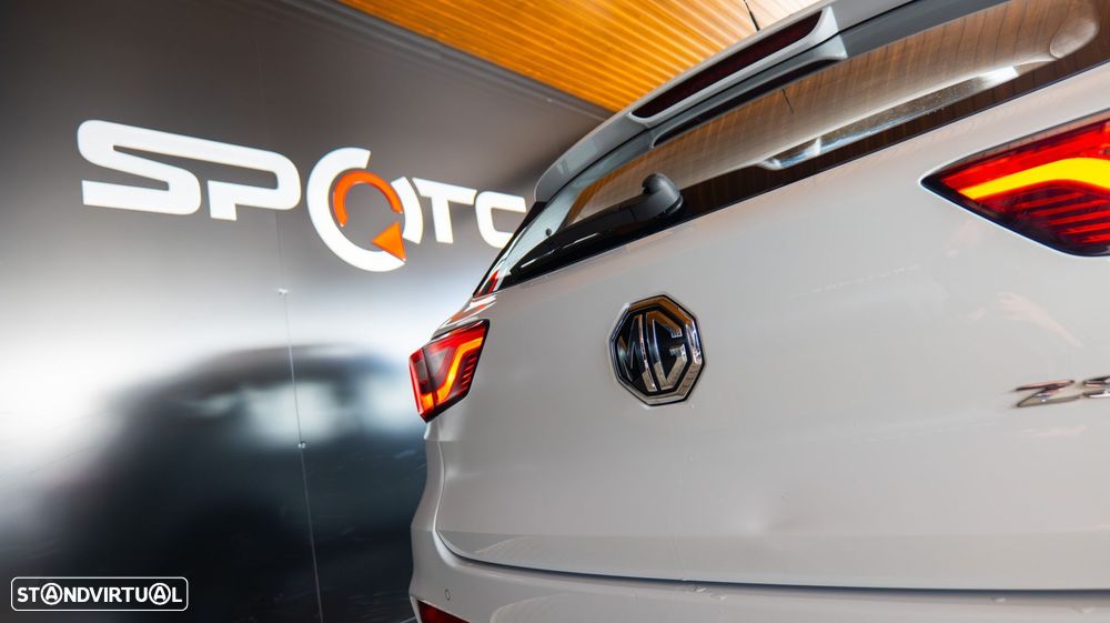 MG ZS EV Luxury - 30