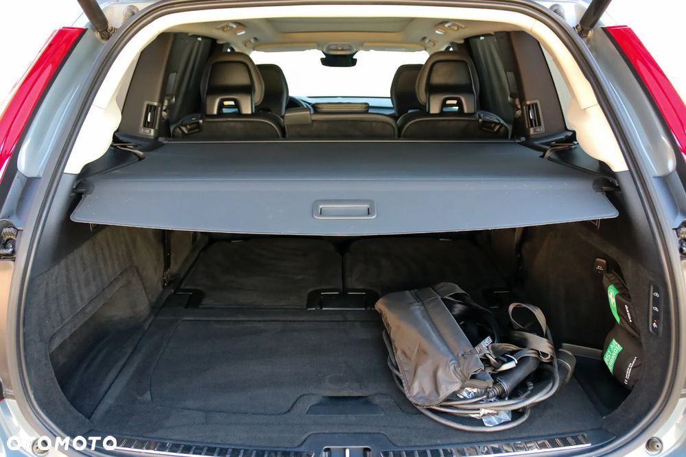 Volvo XC 90 T8 AWD Plug-In Hybrid Plus Dark 7os - 26