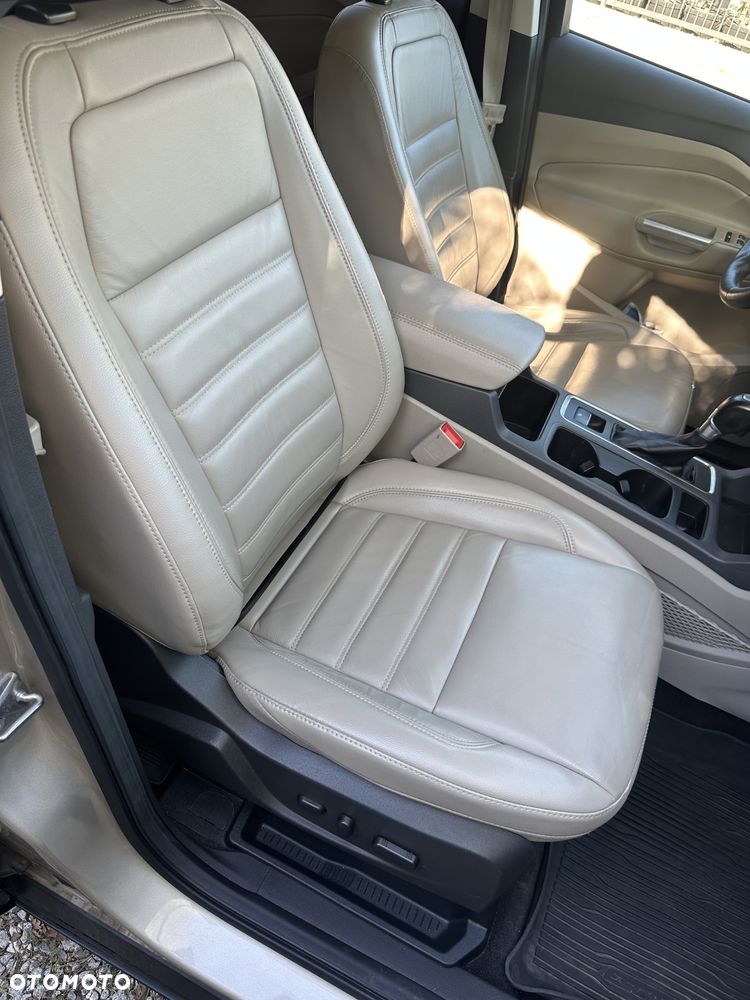 Ford Escape ver-2-0-ecoboost-awd-titanium - 14