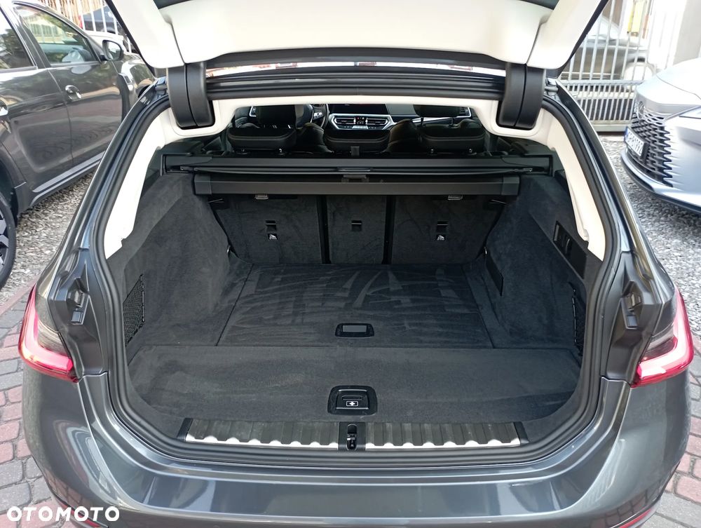BMW Seria 3 318i - 32