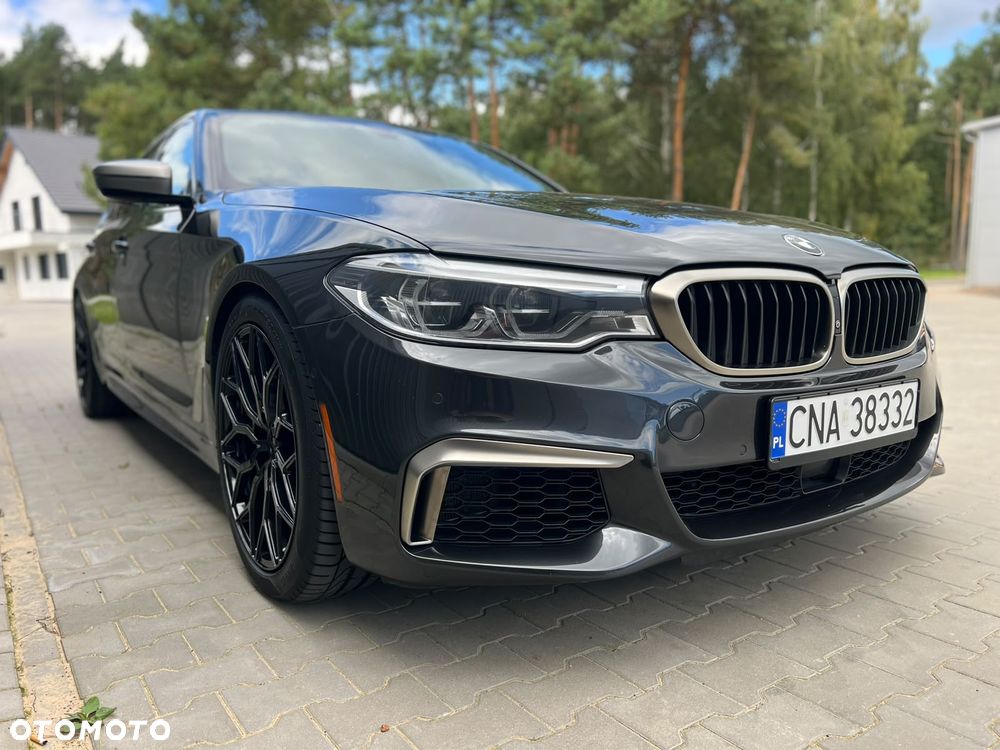 BMW Seria 5 M550i xDrive - 26