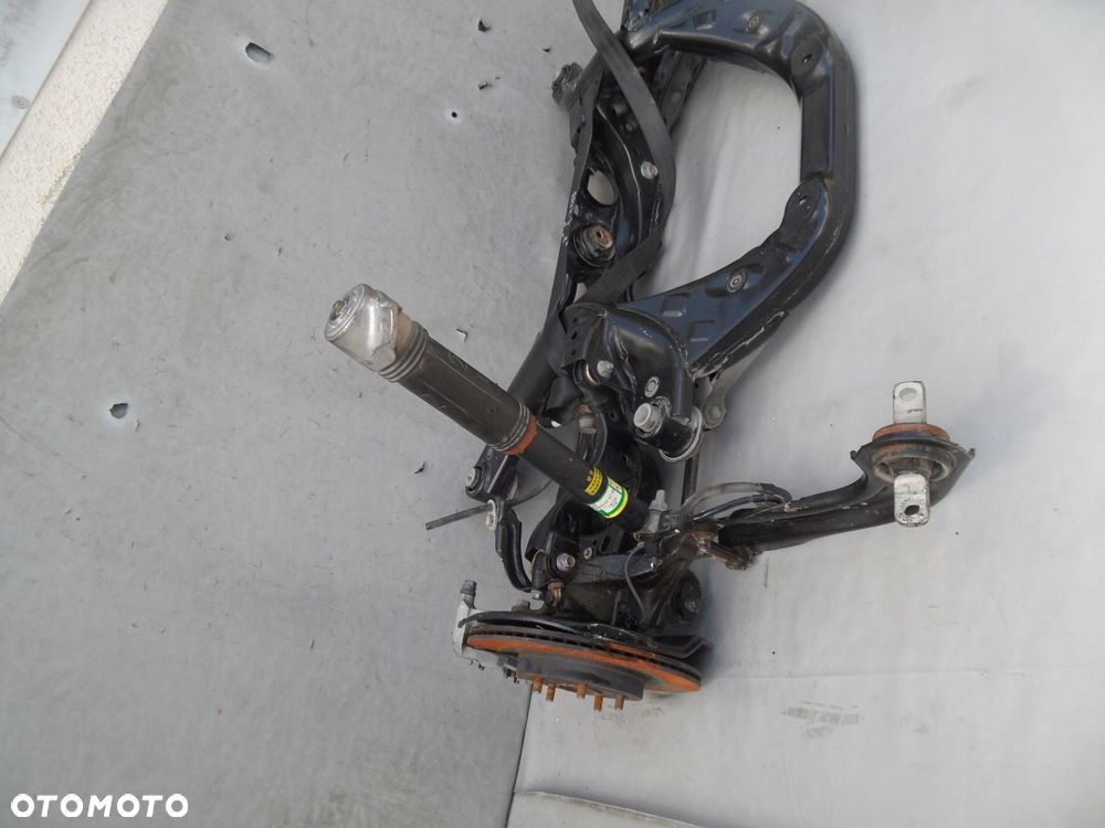 ZAWIESZENIE PRAWY TYŁ TYLNE ZWROTNICA WAHACZ TOYOTA RAV4 V HYBRYDA 4X4 - 1