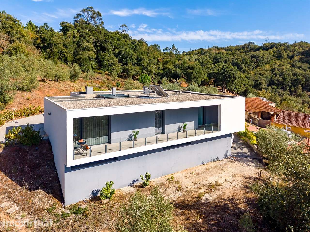 Moradia T3 de Arquitetura Contemporânea em Golfeiros, Batalha - Grande imagem: 2/60