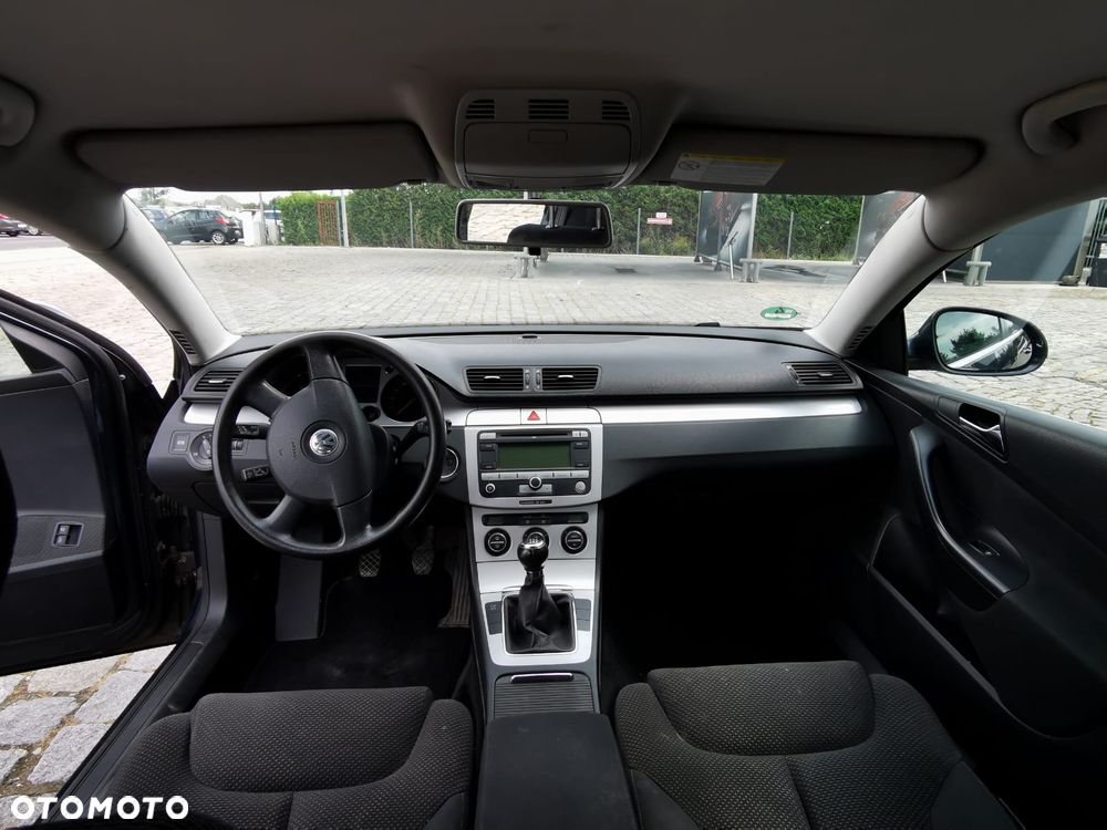 Volkswagen Passat - 16