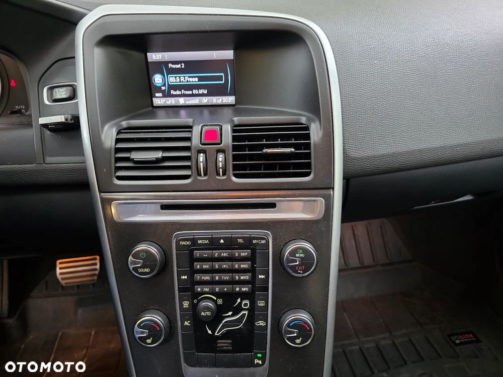 Volvo XC 60 2.0T R-Design - 15