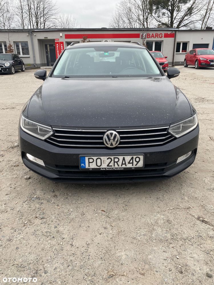 Volkswagen Passat - 1